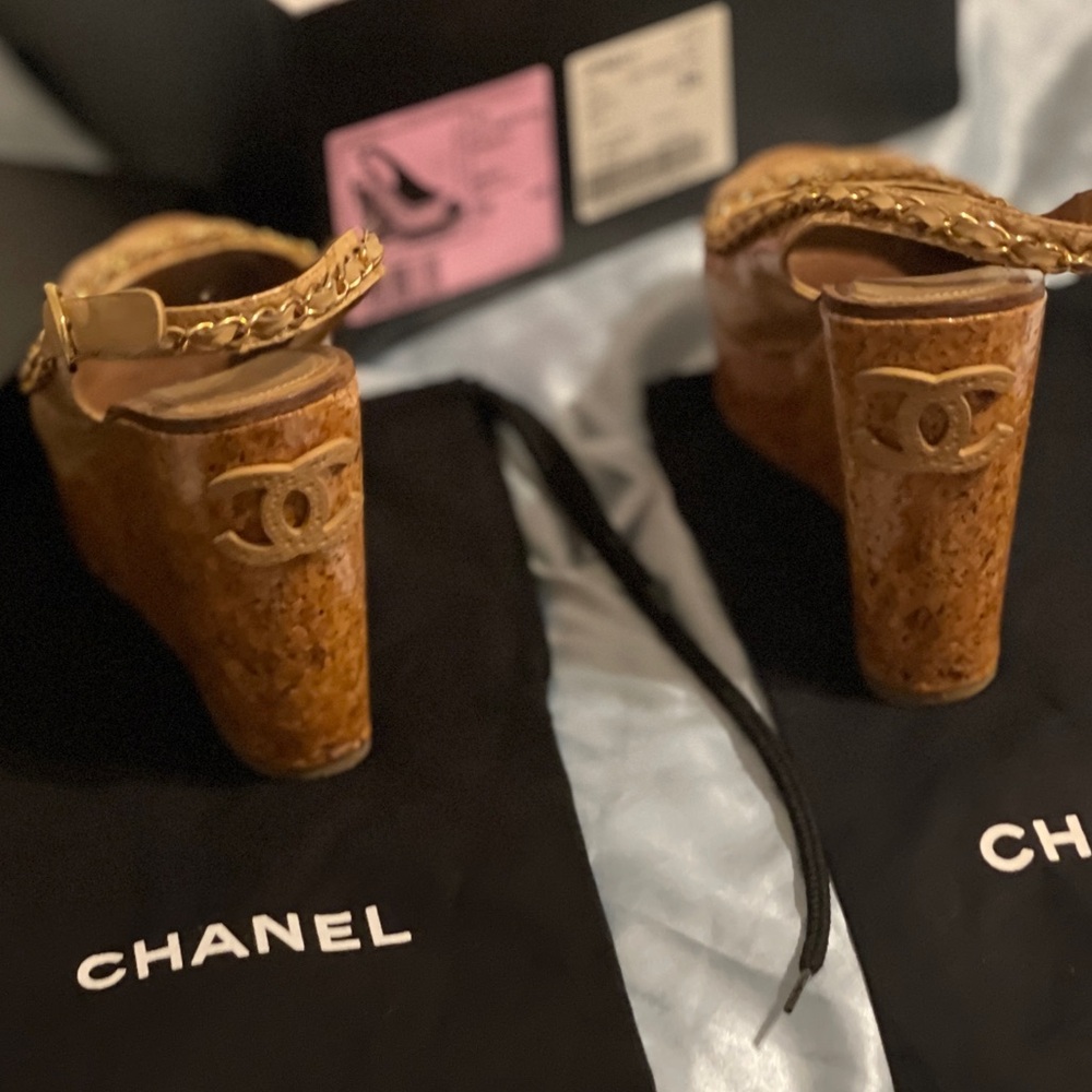 CLASSIC CHANEL HEELS